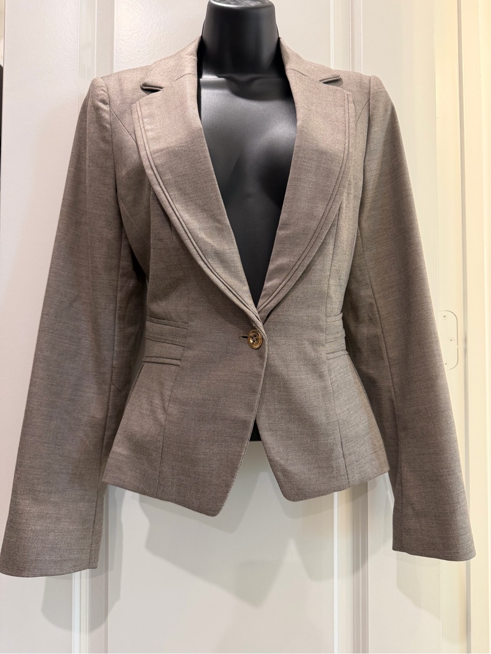 White House Black Market Gray Peplum Blazer Gold Buttons Size 4